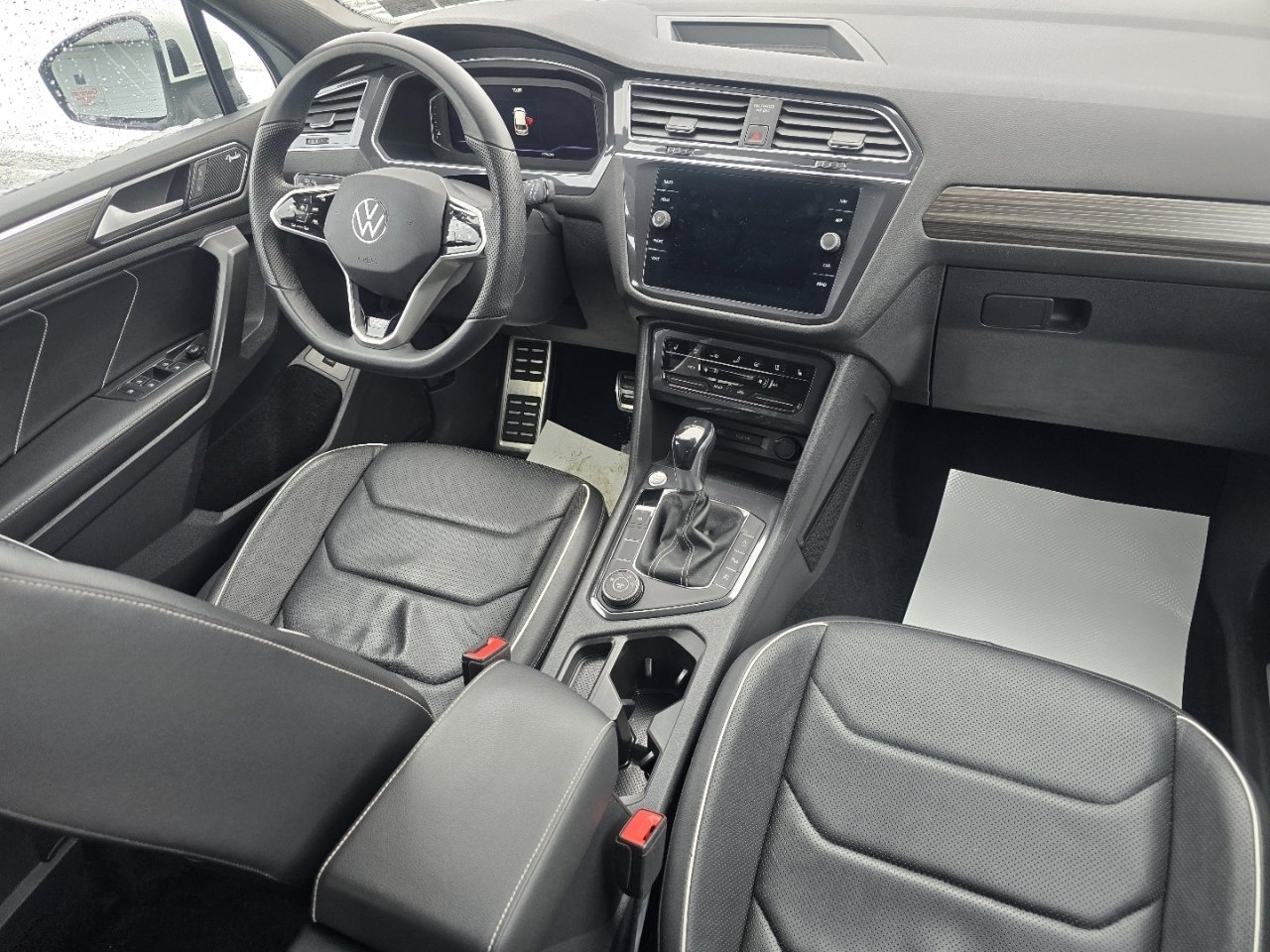 Used 2022 Volkswagen Tiguan SEL R-Line image 12