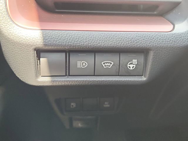 Used 2025 Toyota Prius Plug-In Hybrid FWD image 17