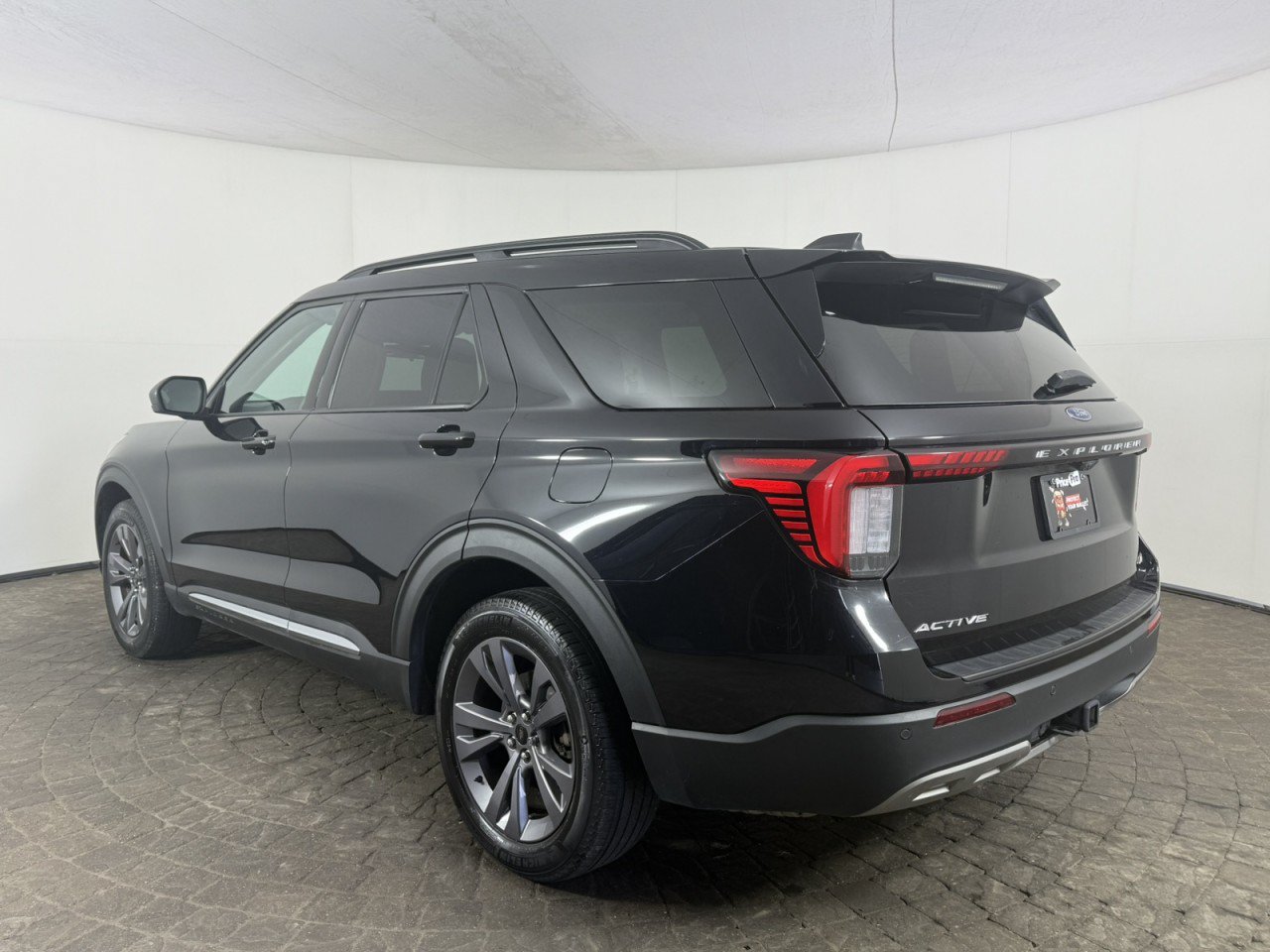 Used 2025 Ford Explorer Active w/ Active Comfort Package AWD/4WD image 5