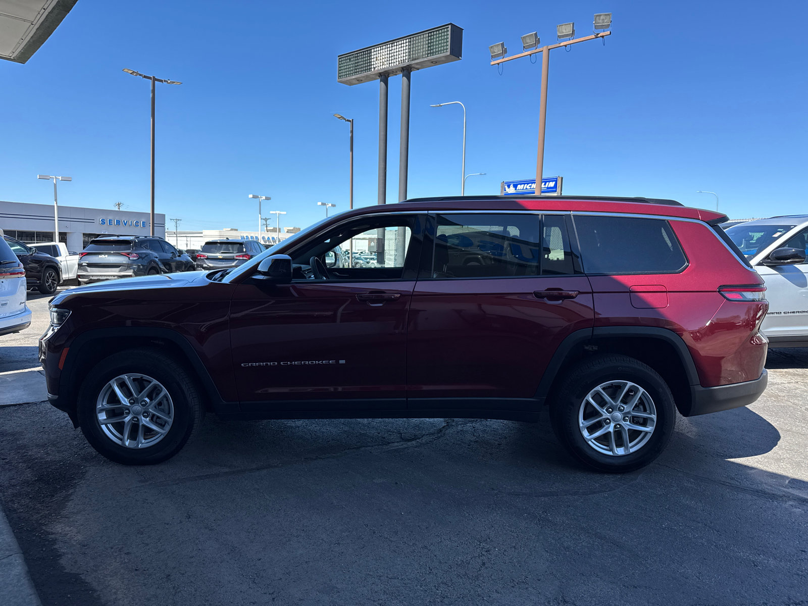 Used 2025 Jeep Grand Cherokee L Laredo AWD/4WD image 3