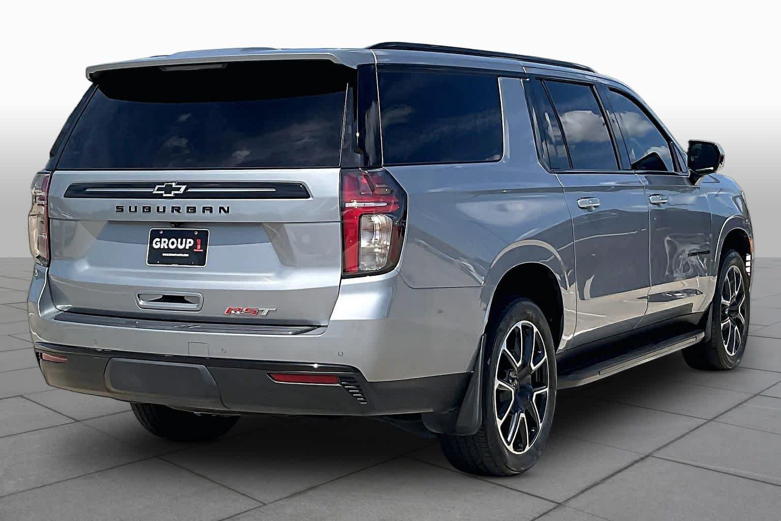 Used 2024 Chevrolet Suburban RST RWD image 13