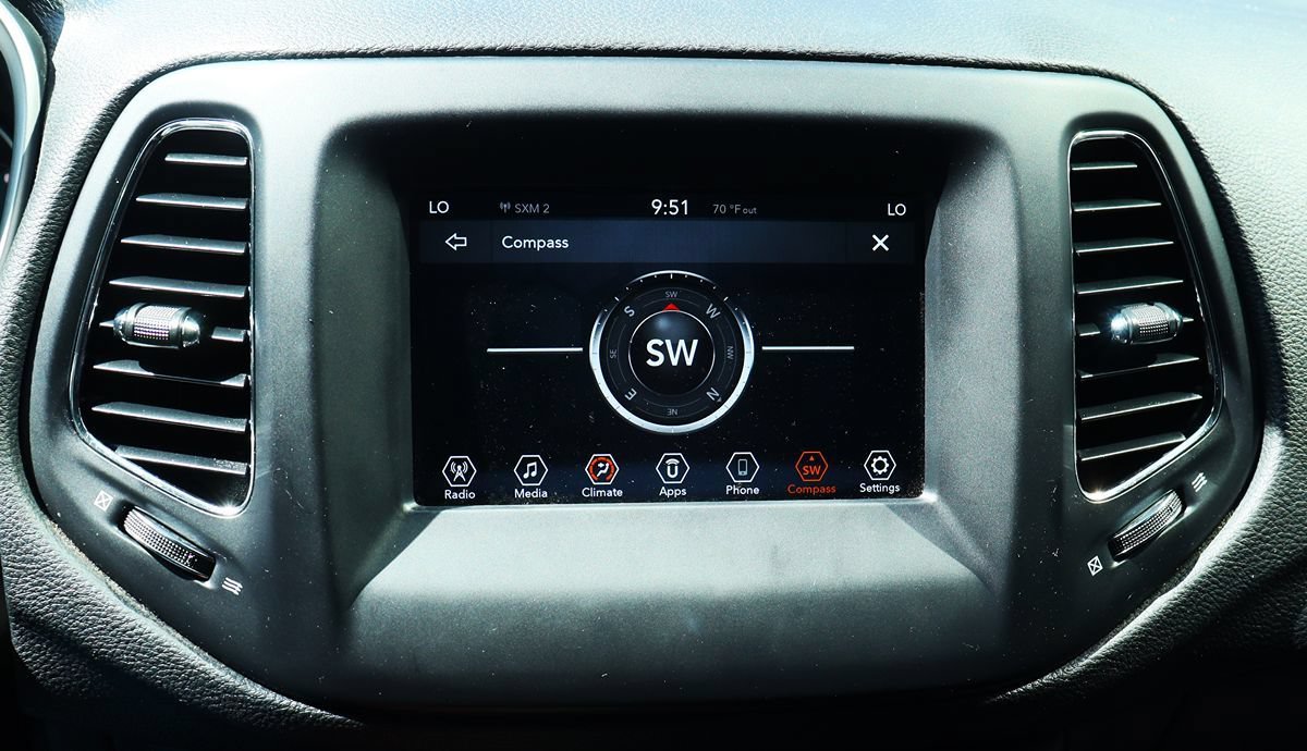 Used 2019 Jeep Compass Latitude FWD image 51