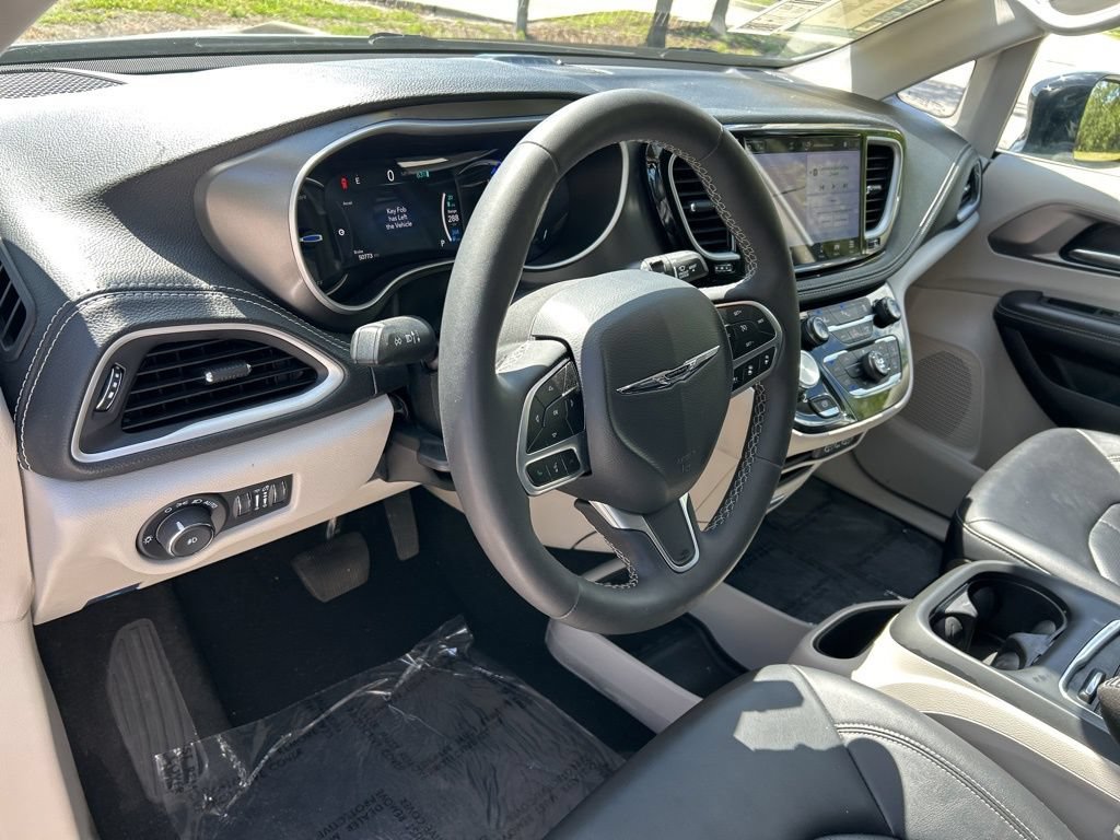 Used 2024 Chrysler Pacifica Limited FWD image 22