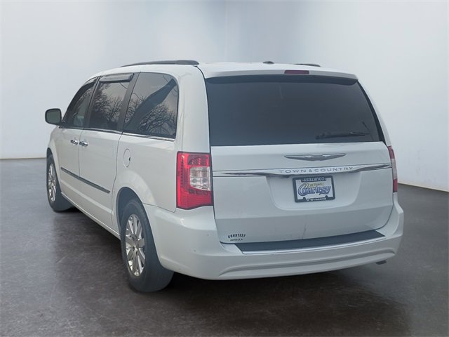 Used 2015 Chrysler Town & Country Touring w/ Driver Convenience Group image 3