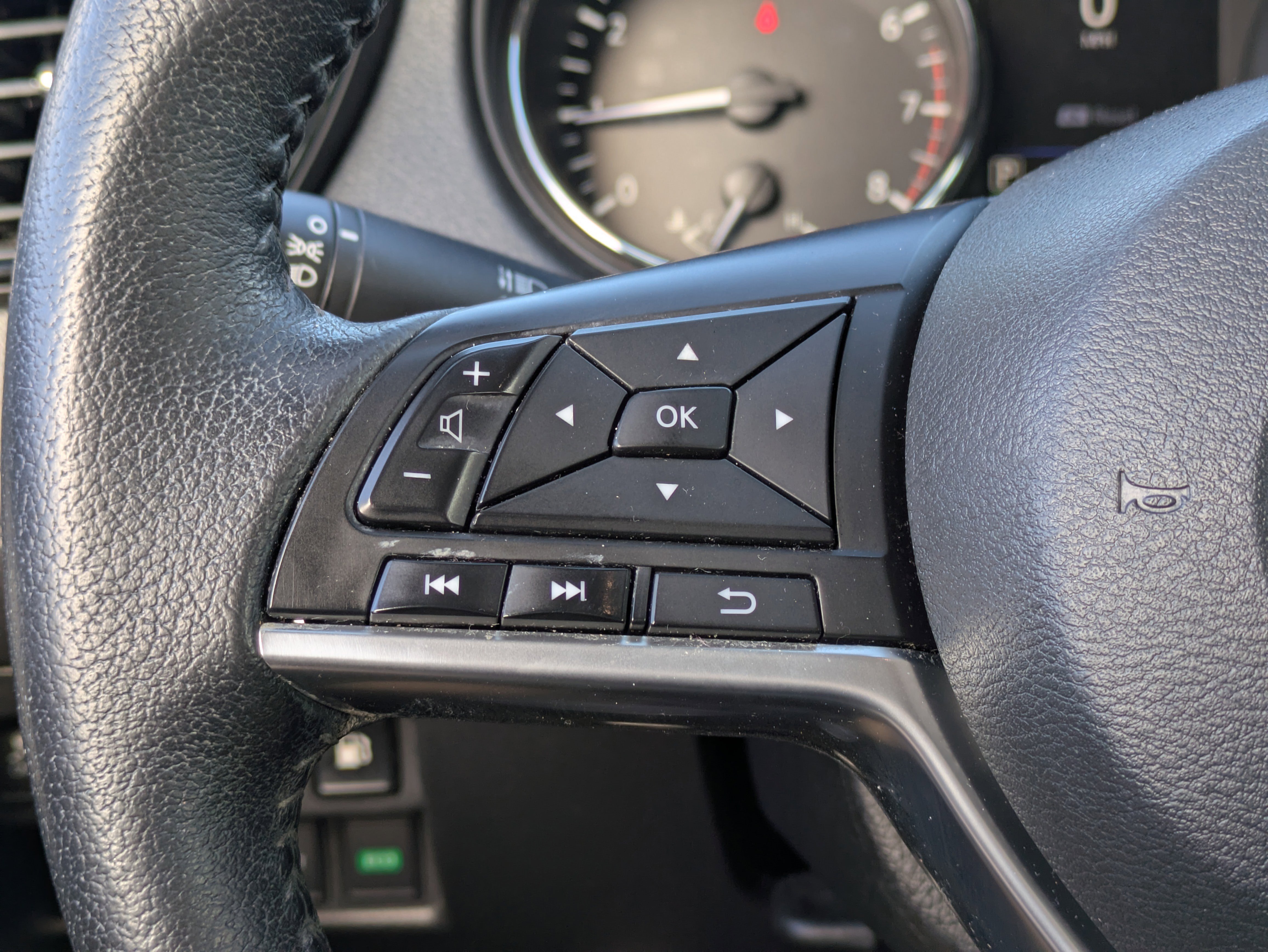 Used 2019 Nissan Rogue SV image 23