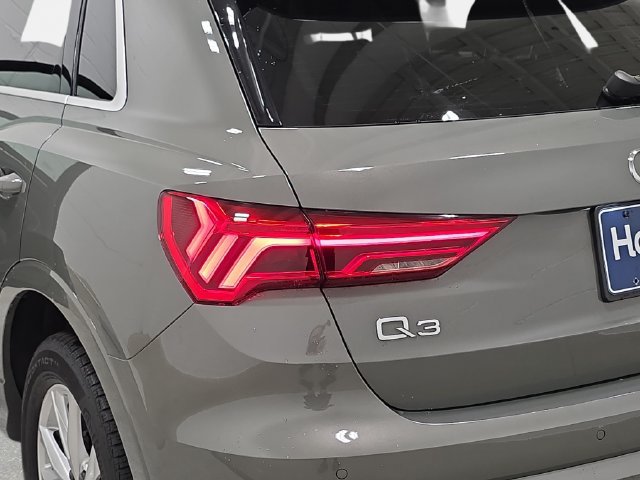 Used 2025 Audi Q3 2.0T Premium AWD/4WD image 34