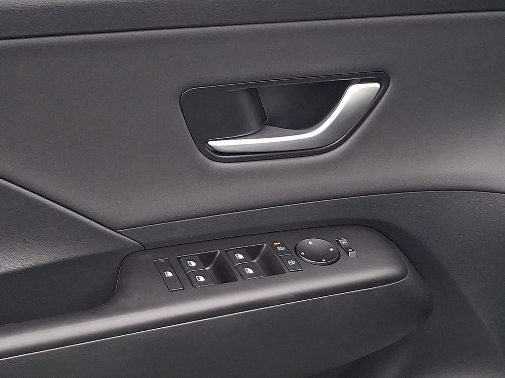Used 2024 Hyundai Kona Limited AWD/4WD image 12