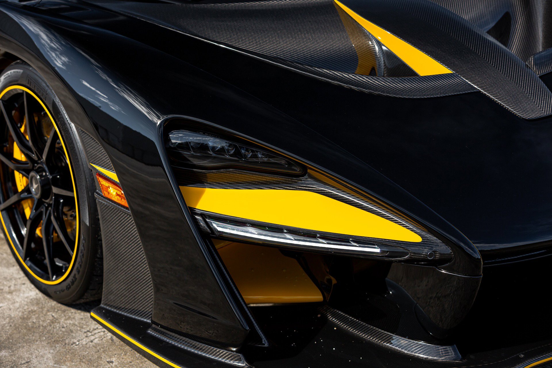 Used 2019 McLaren Senna image 41