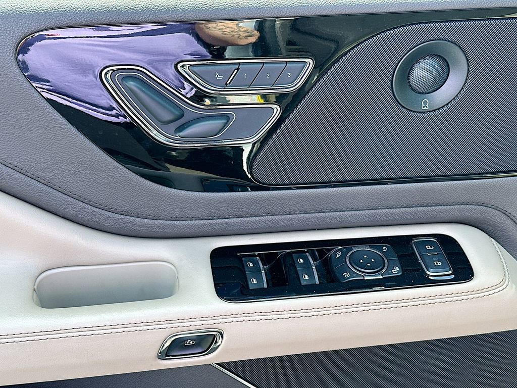 Used 2022 Lincoln Aviator Reserve image 21