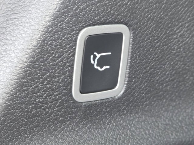 New 2025 Chrysler Voyager LX image 17