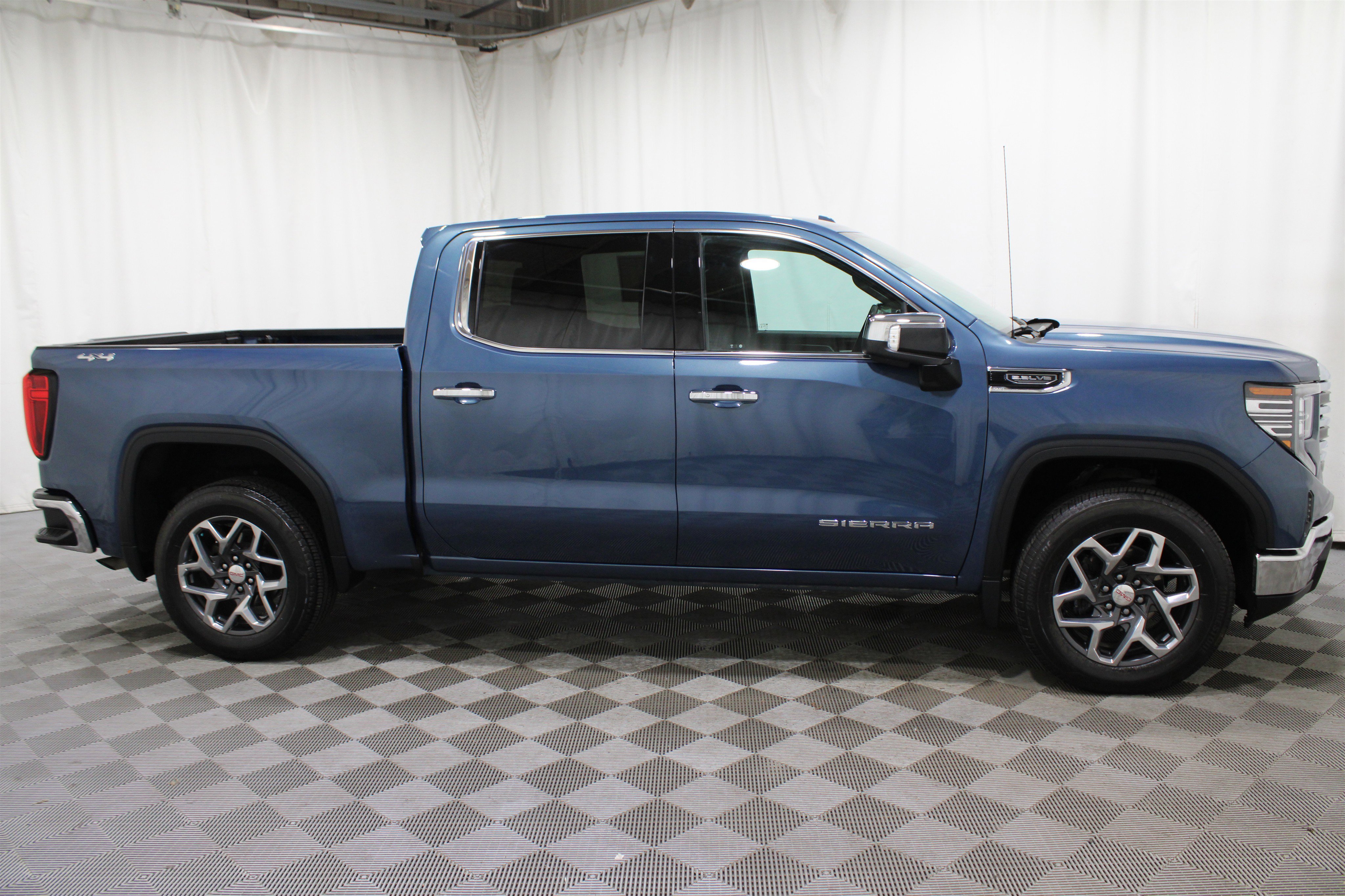 Used 2024 GMC Sierra 1500 SLT image 29