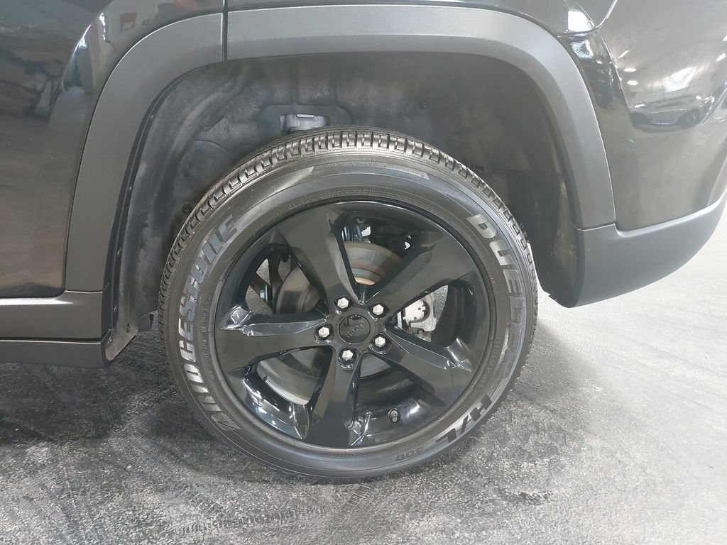 Used 2023 Jeep Grand Cherokee Altitude AWD/4WD image 32