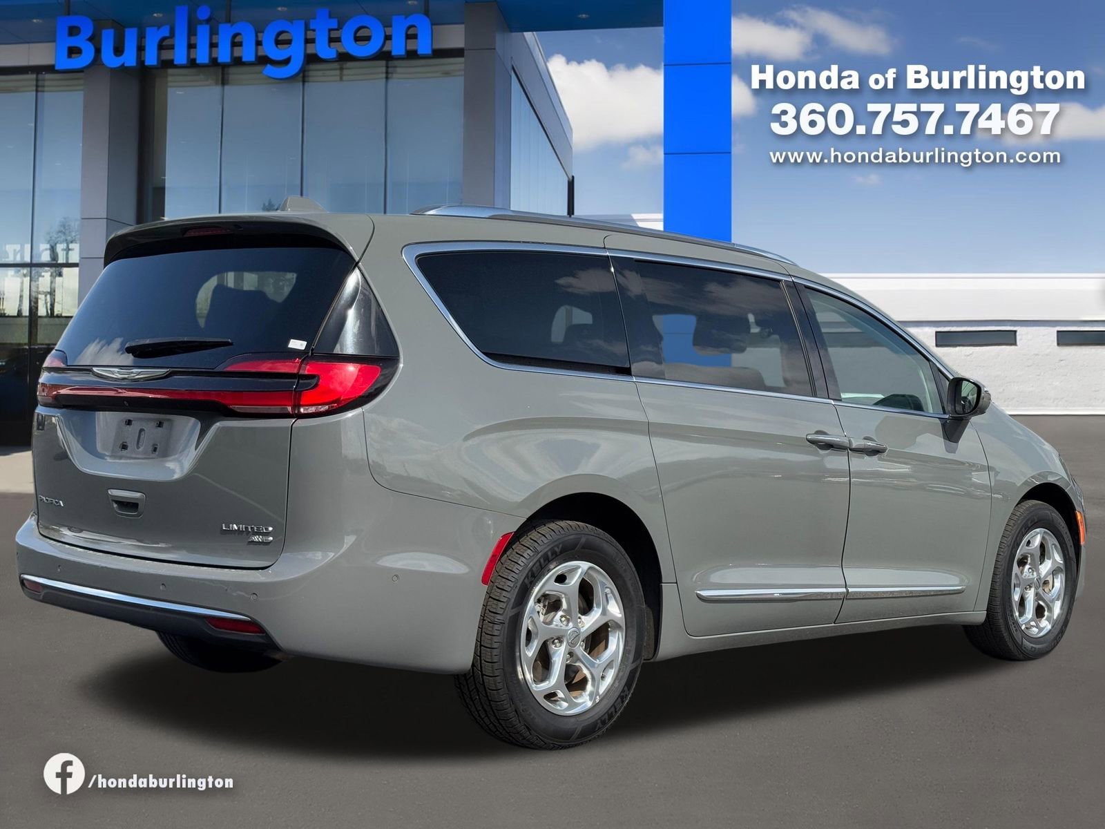 Used 2021 Chrysler Pacifica Limited w/ Premium & Safety Sphere Group AWD/4WD image 6