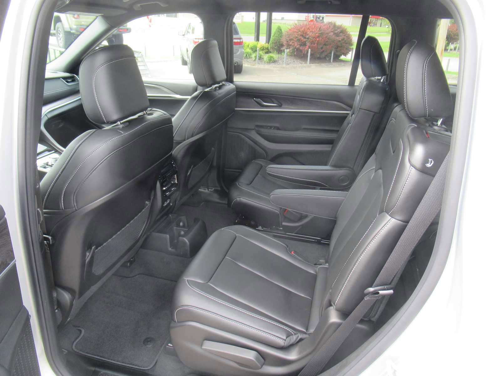 New 2025 Jeep Grand Cherokee L Limited w/ Trailer Tow Package image 40