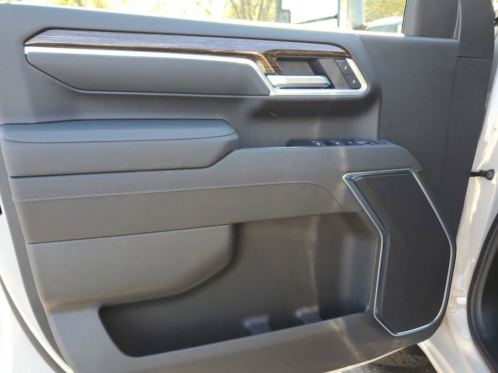 New 2026 GMC Sierra 2500 SLE w/ SLE Value Package; image 12