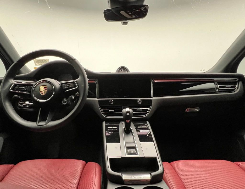 Certified 2025 Porsche Macan S AWD/4WD image 6