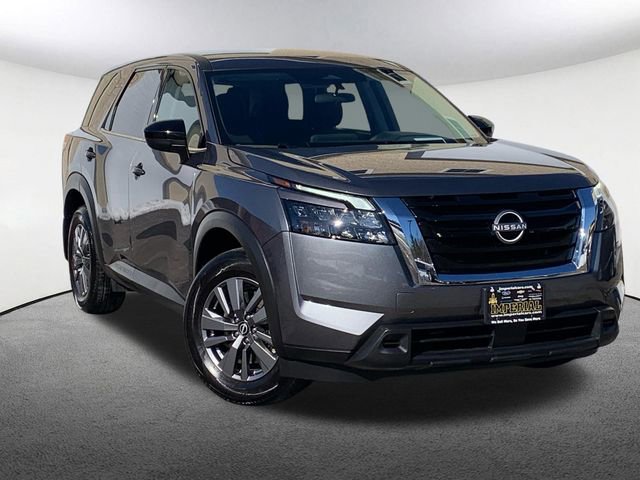 Used 2025 Nissan Pathfinder S image 2