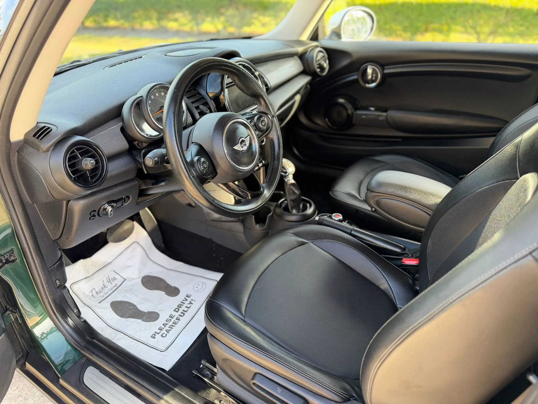 Used 2017 MINI Cooper 2-Door Hardtop image 9