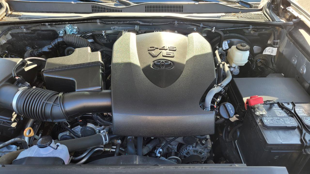 Used 2020 Toyota Tacoma SR5 AWD/4WD image 11