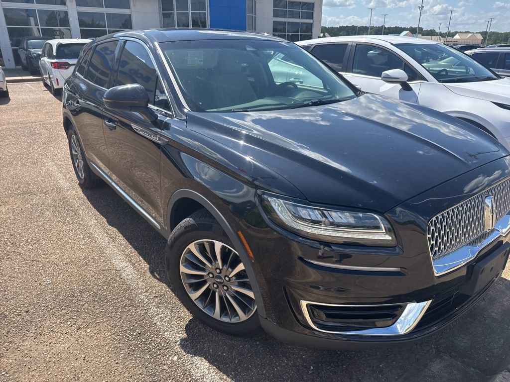 Used 2019 Lincoln Nautilus Select FWD image 2