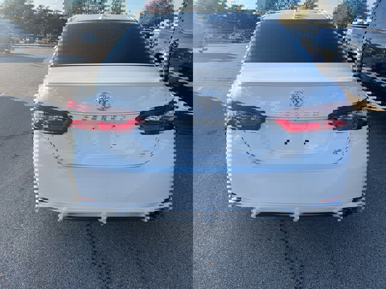 Used 2022 Toyota Camry SE image 5