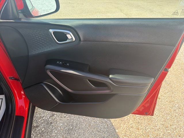 Used 2020 Kia Soul S FWD image 16