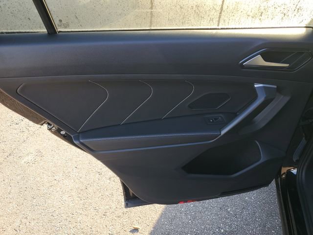 Used 2024 Volkswagen Tiguan SE image 9