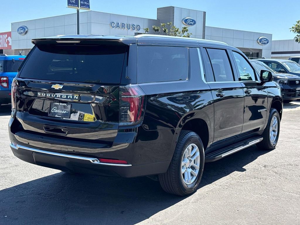 Used 2025 Chevrolet Suburban LS image 3