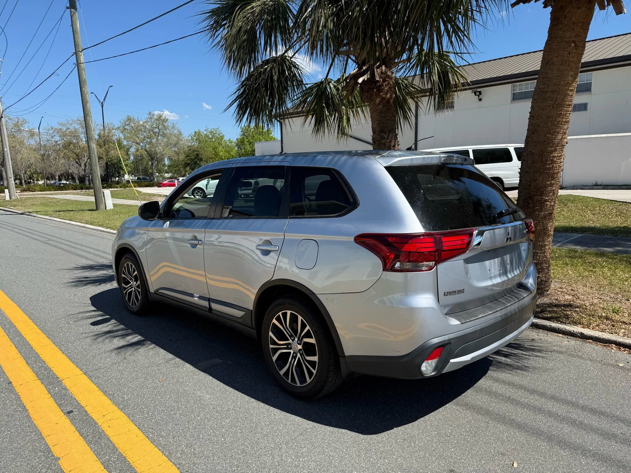 Used 2016 Mitsubishi Outlander ES image 6
