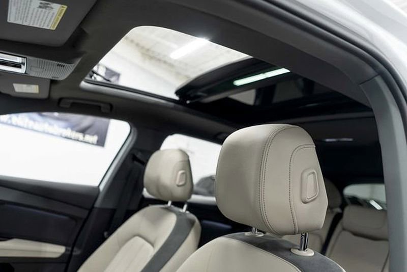 Used 2022 Audi Q4 e-tron Prestige image 8