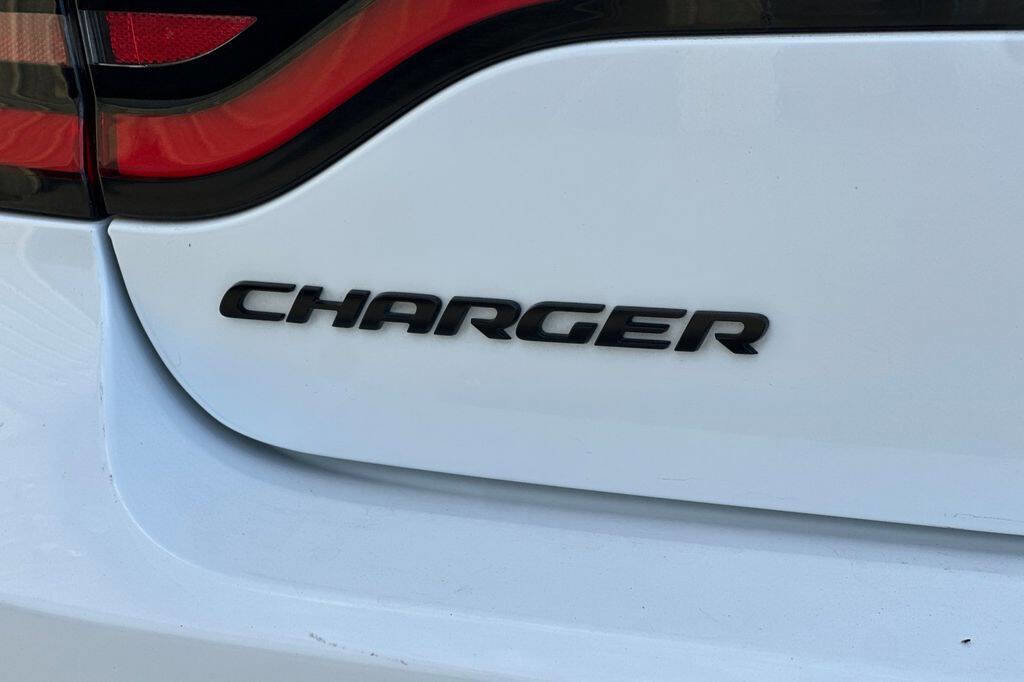 Used 2022 Dodge Charger SXT w/ Blacktop Package image 25