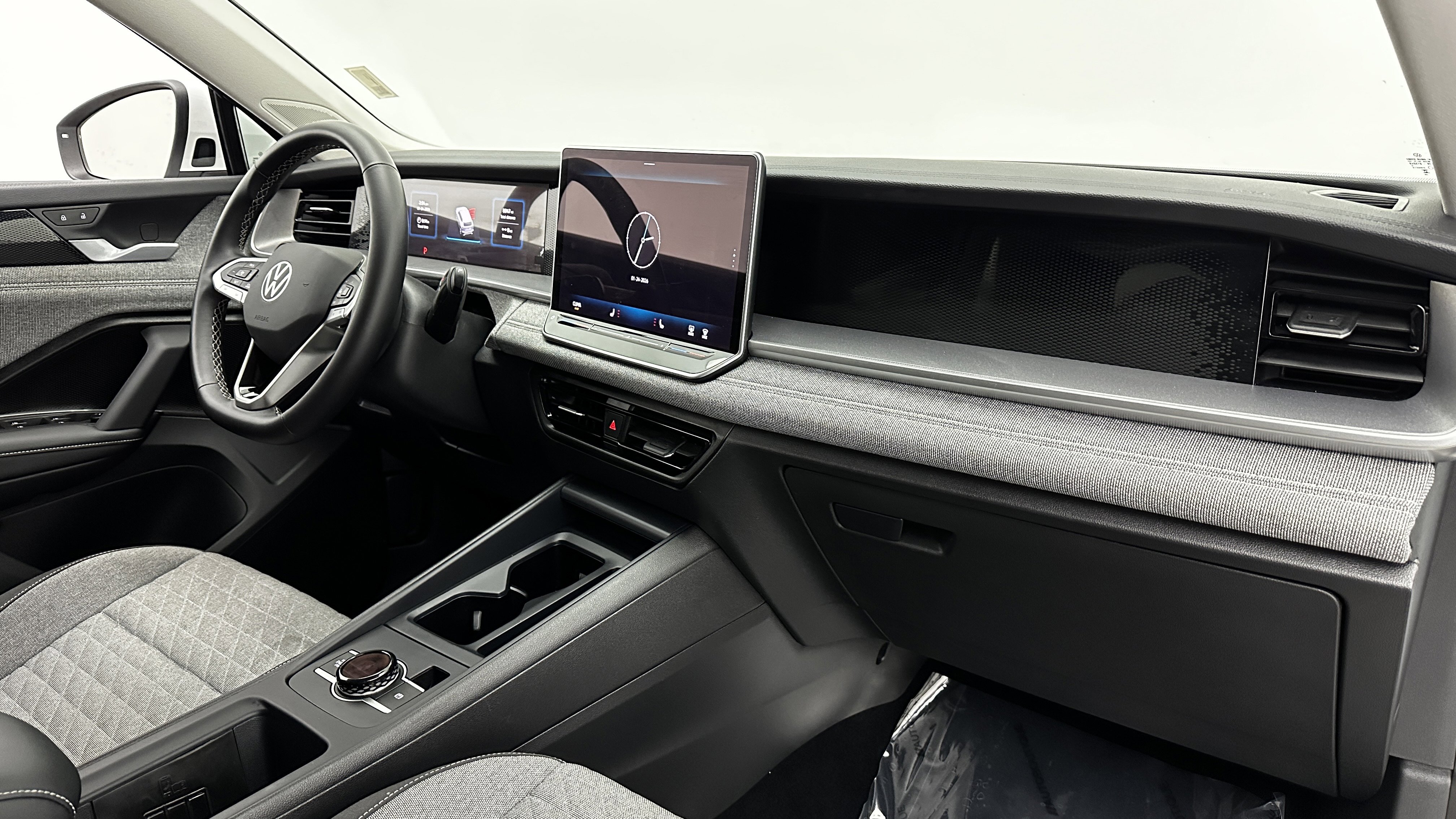 Used 2025 Volkswagen Tiguan S image 34