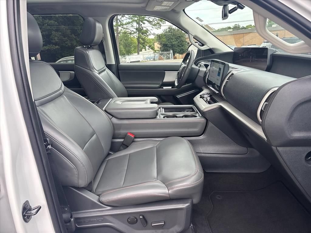 Used 2025 Ford Expedition Max Active AWD/4WD image 13