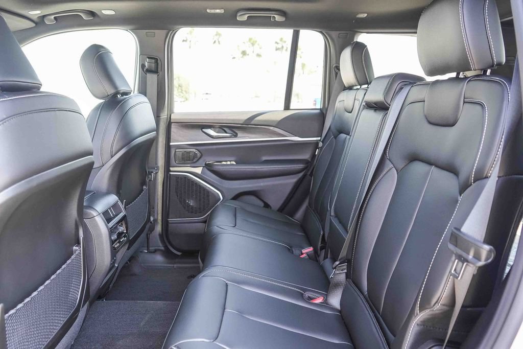 New 2026 Jeep Grand Cherokee Limited w/ Limited Altitude Package AWD/4WD image 19