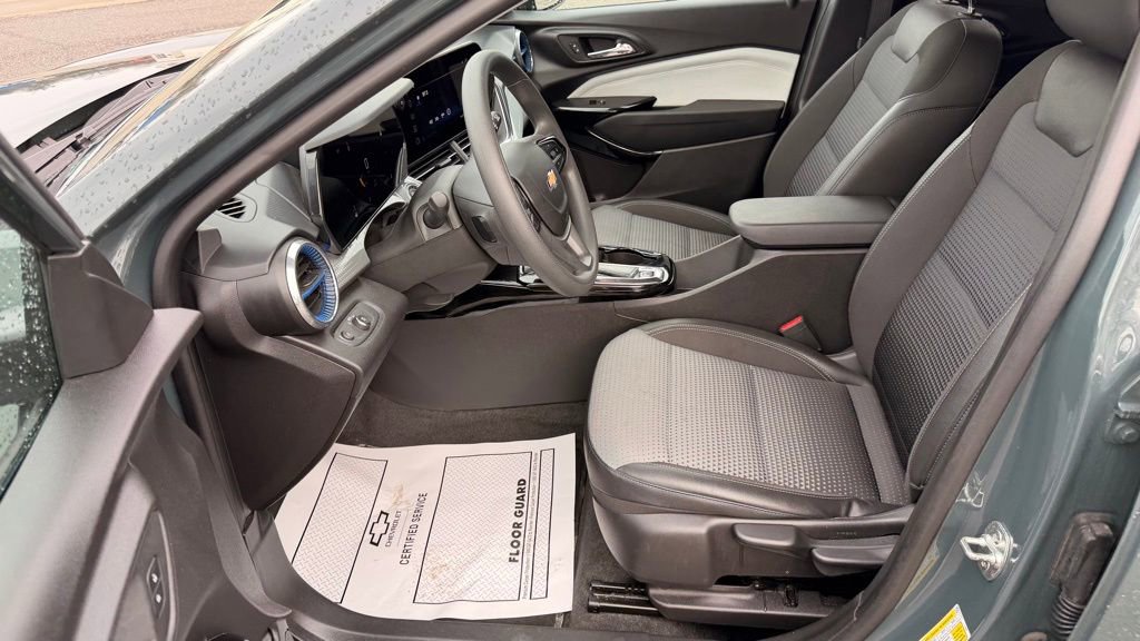 Used 2025 Chevrolet Trax LT image 7