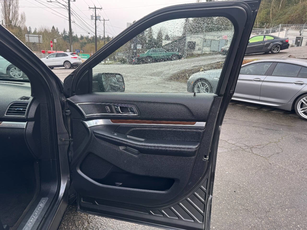Used 2018 Ford Explorer Limited image 34