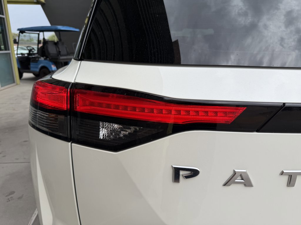 Used 2023 Nissan Pathfinder Platinum image 14