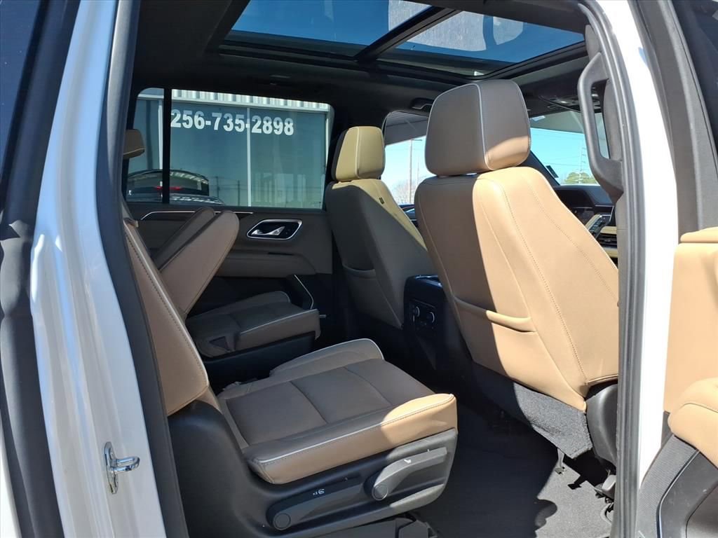 Used 2021 Chevrolet Suburban Premier w/ Premium Package image 12