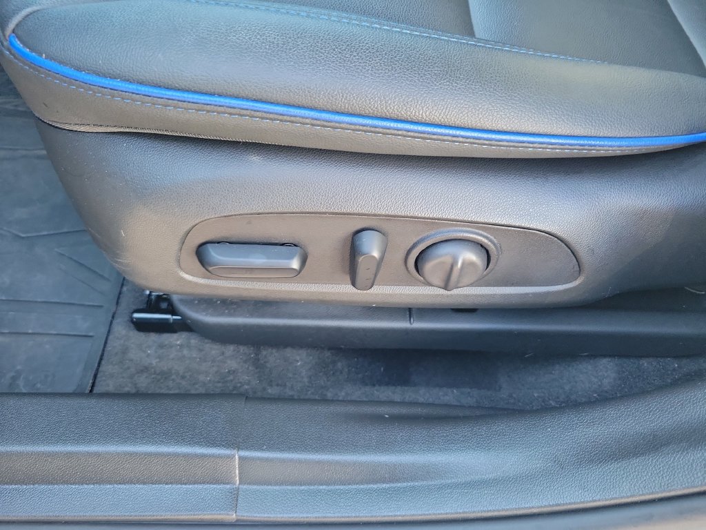Used 2025 Buick Envista Sport Touring w/ Experience Buick Package FWD image 26