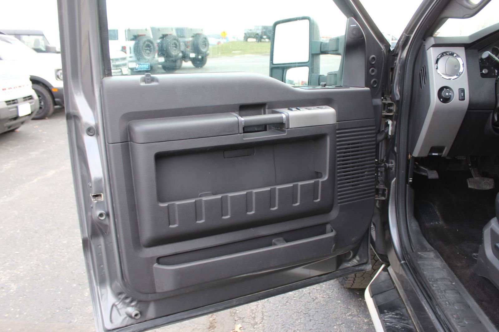 Used 2013 Ford F350 Lariat w/ Lariat Interior Pkg image 22