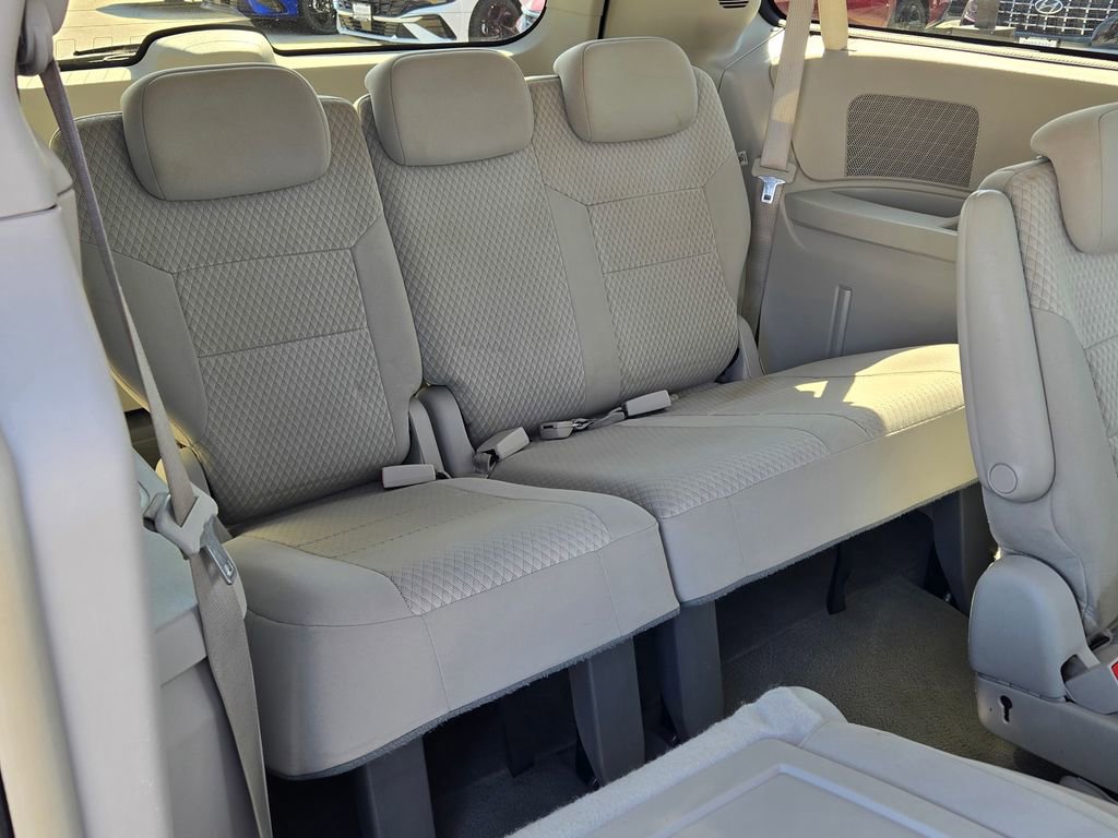 Used 2009 Chrysler Town & Country LX image 14