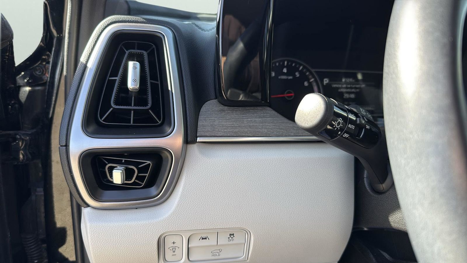 Used 2023 Kia Sorento EX w/ Panoramic Sunroof Package image 18