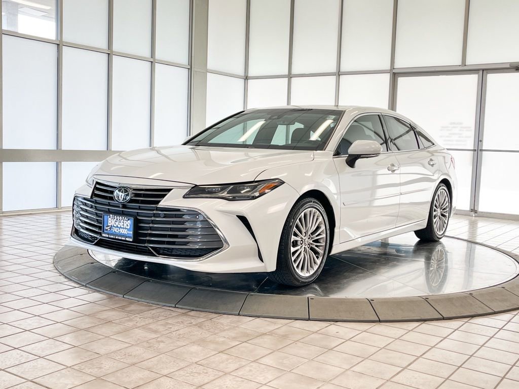 Used 2021 Toyota Avalon Limited image 4