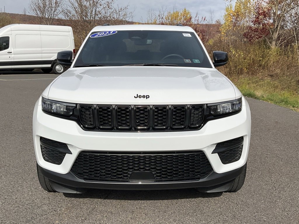 Used 2023 Jeep Grand Cherokee Altitude image 27