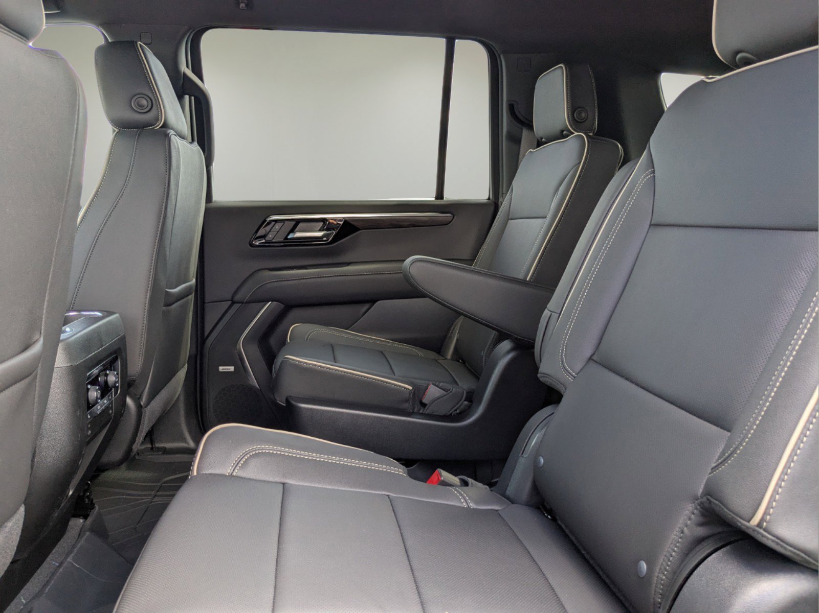 New 2025 Chevrolet Suburban Premier image 13