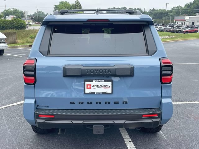 Used 2025 Toyota 4Runner SR5 AWD/4WD image 9