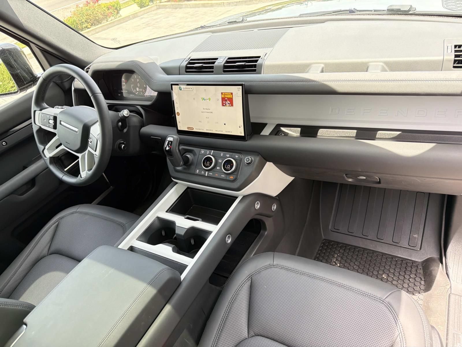 Used 2025 Land Rover Defender 90 S AWD/4WD image 13