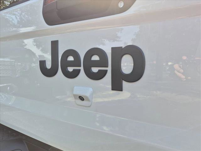 Used 2025 Jeep Gladiator Sport AWD/4WD image 12