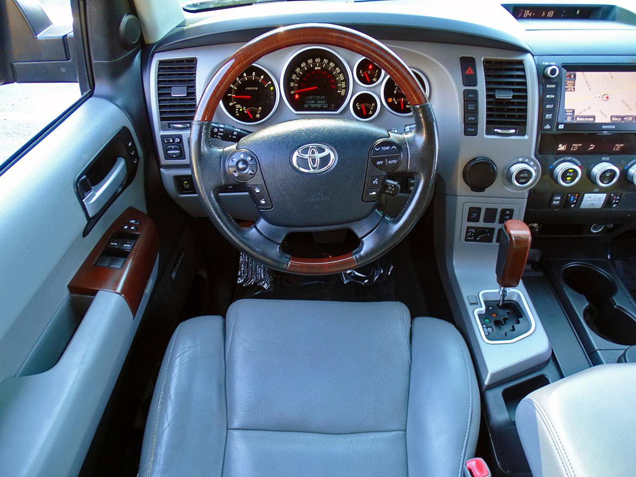 Used 2013 Toyota Sequoia Platinum RWD image 19