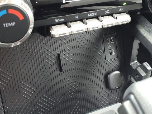 Used 2025 Toyota Tacoma SR5 AWD/4WD image 31
